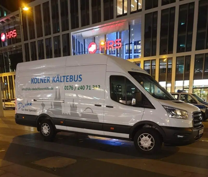 Der weiße Kölner Kältebus.