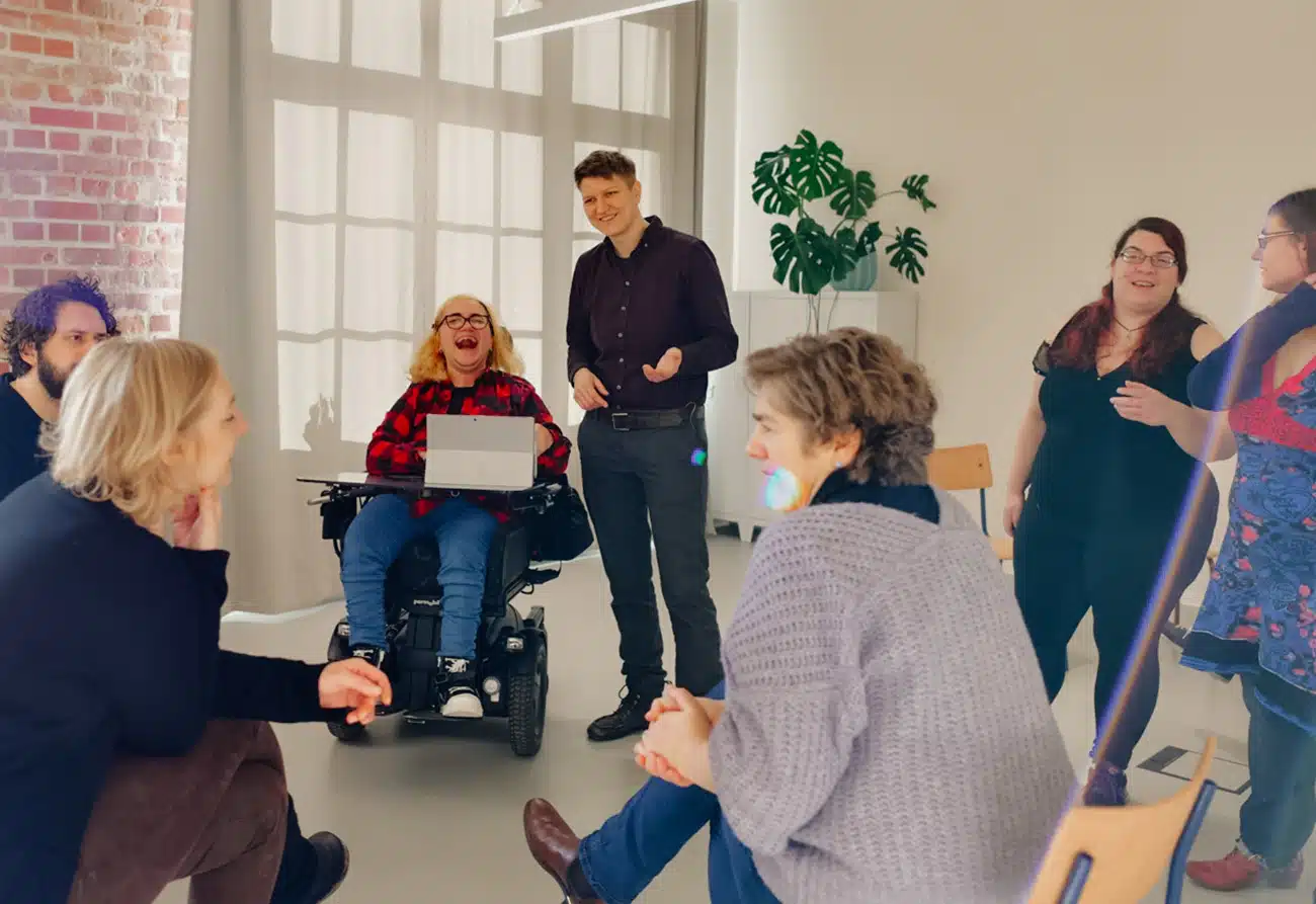 Inklusives Team der Agentur für Barrierefreiheit bei einem Workshop